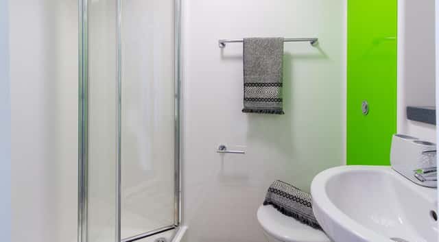 Courtyard Studio bathroom